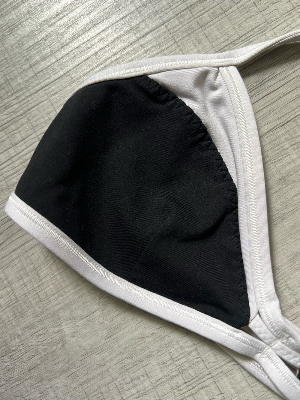 LULULEMON Bandha Bra
Black / White Size 4 - Picture 7 of 14
